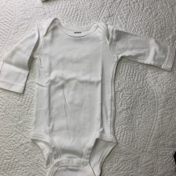 Short  and Long sleeve Onesie Bundle : size 0-3 M and 3M - Picture 3 of 7